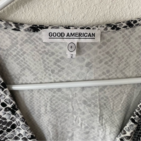 Good American | Runaround Wrap Midi Dress Snakeskin Size XS Gray - Picture 6 of 11